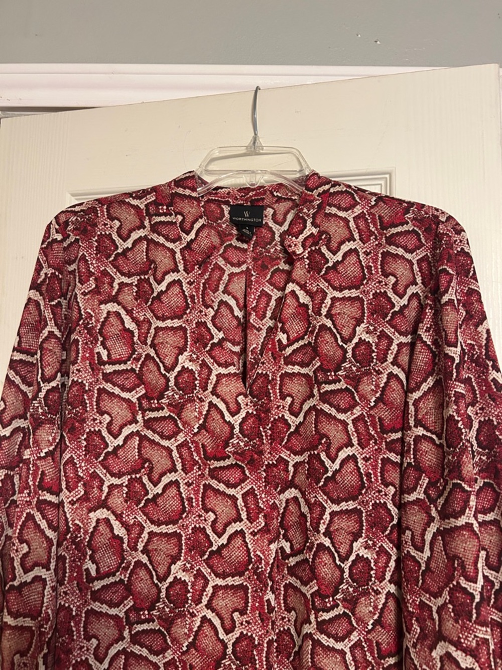 LiKe💙for $3 off🚎 Worthington red animal print blouse - Picture 2 of 5